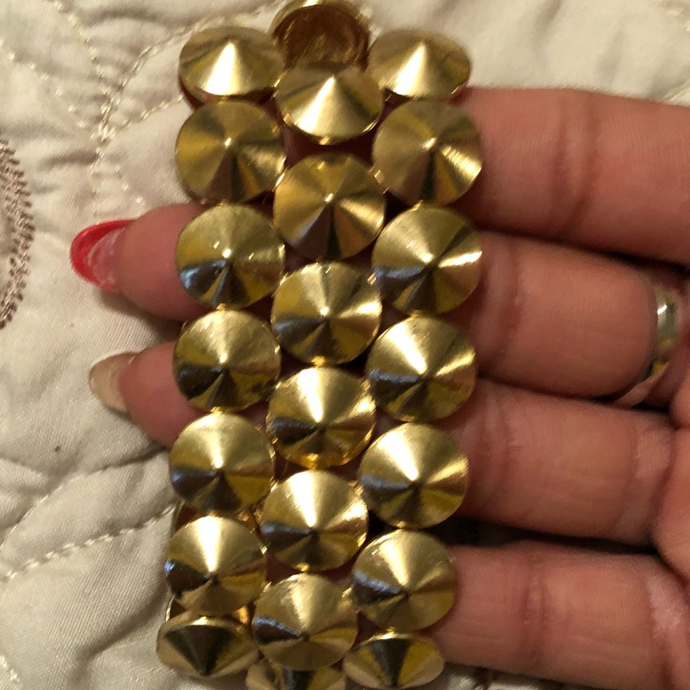 Gold tone stretch bracelet